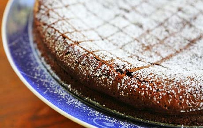 Шоколадный пирог с корицей и перцем чили