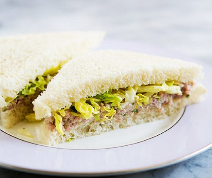 Сэндвич с ветчиной и маринованным халапеньо