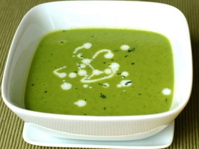Суп из зеленого горошка с ароматной петрушкой